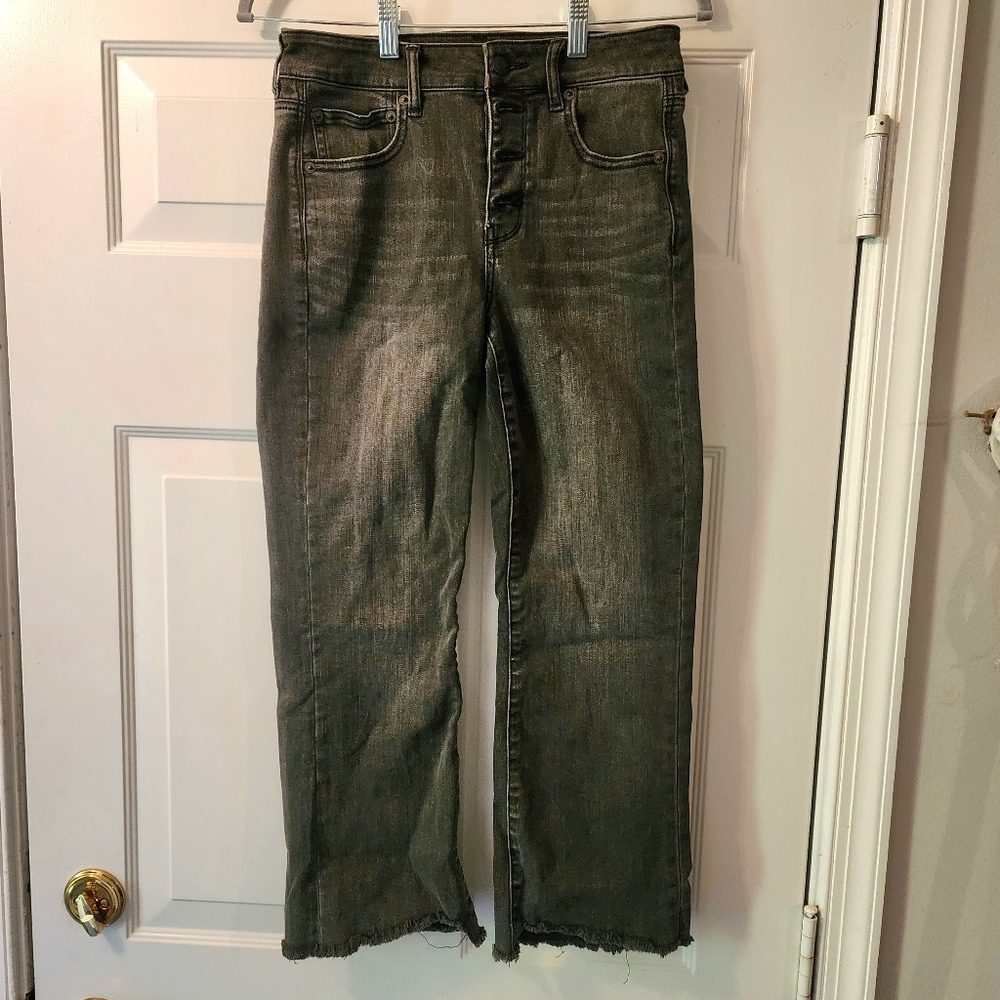 American Eagle Black Jeans with frayed leg hem. size 8 short